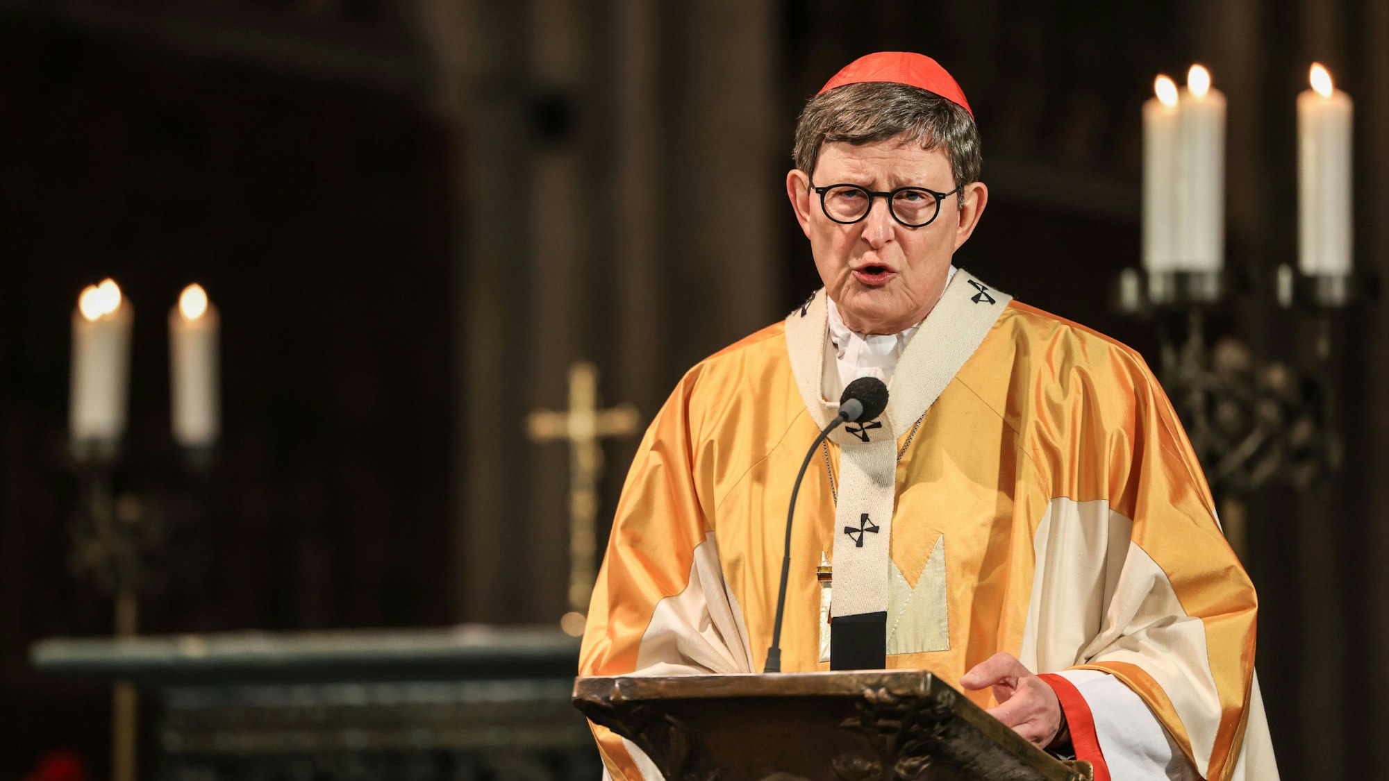 Der Kölner Kardinal Rainer Maria Woelki spricht während eines Gottesdienstes